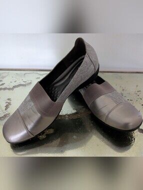 Wanderlust Women's Size 10 Flats Neutral Taupe Comfort Shoes